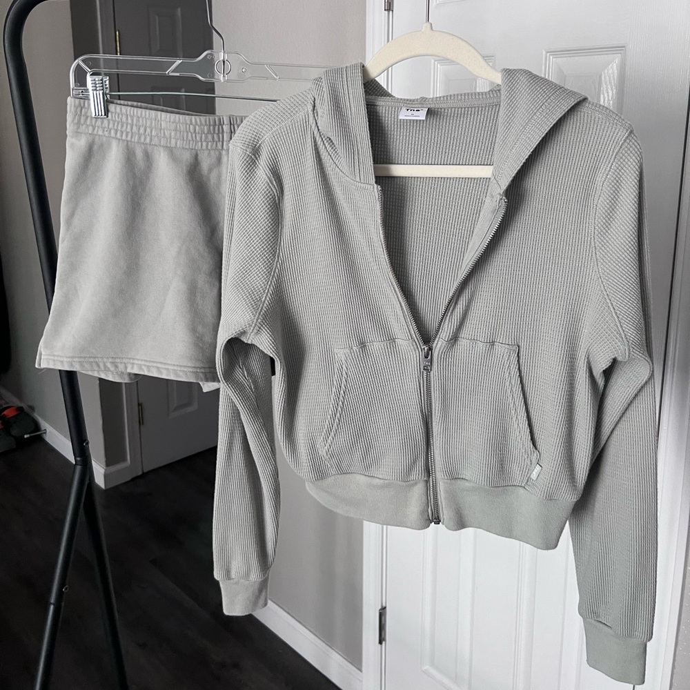 Aritzia TNA